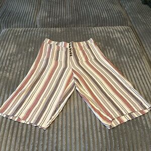 Torrid cropped linen like pants. Wide leg crop. Size 2